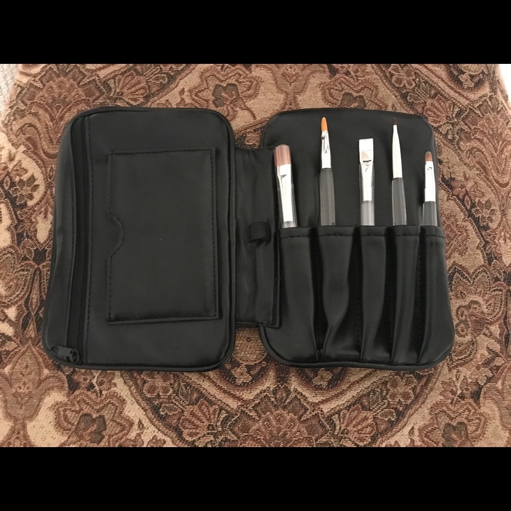 Trish McEnvoy Makeup brushes